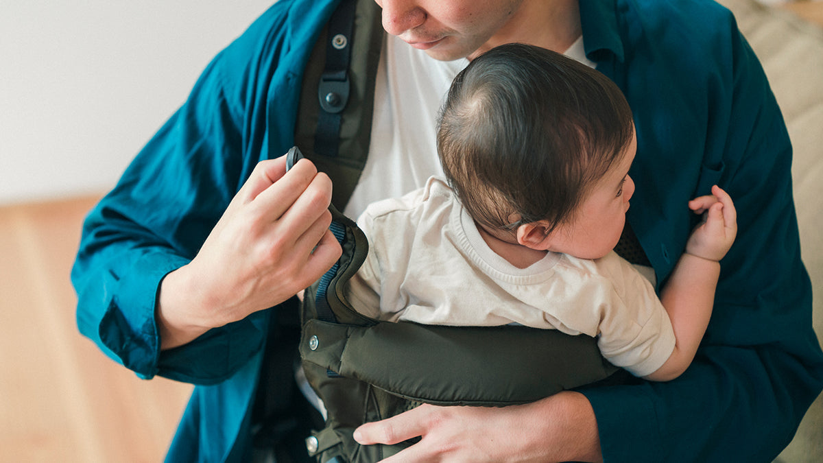 抱っこ紐を一人で装着できない問題を解消！前にバックルがあるタイプが